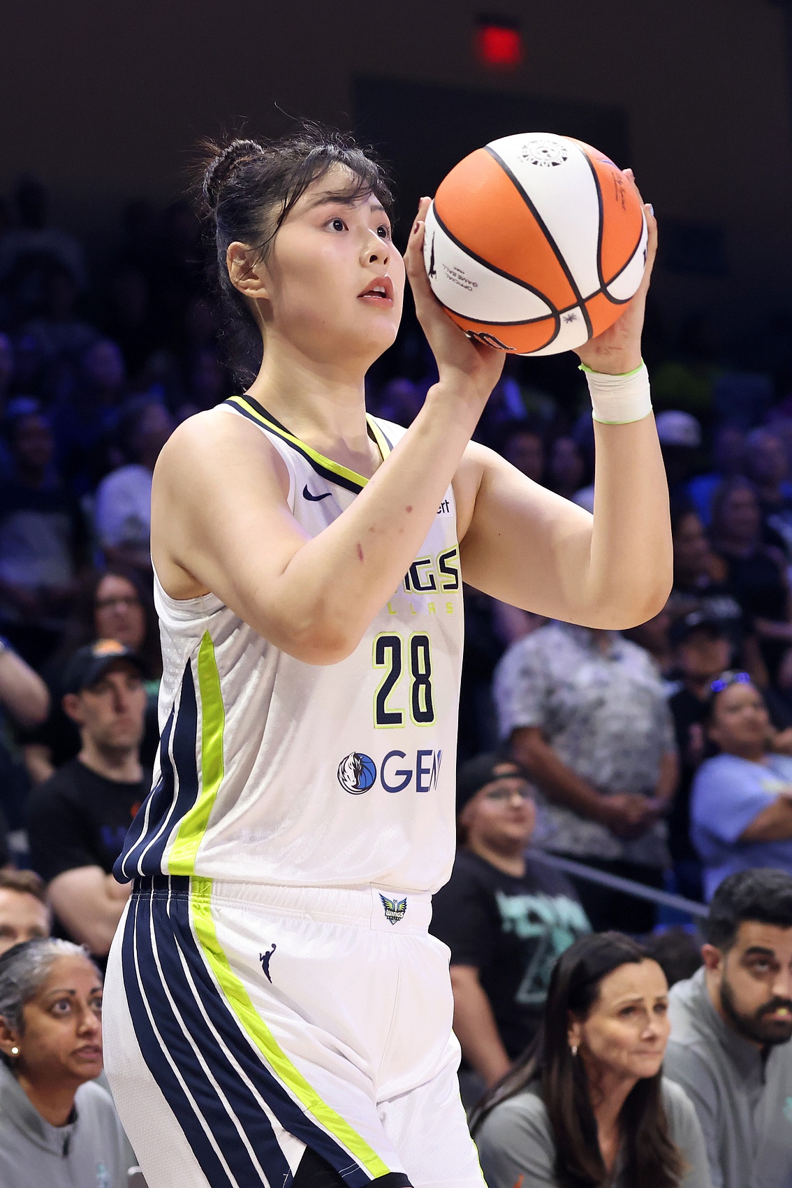 里程碑之夜！李Yueru成為中國(guó)女子籃球隊(duì)歷史上的第三名球員 在WNBA擁有20多個(gè)單打以上