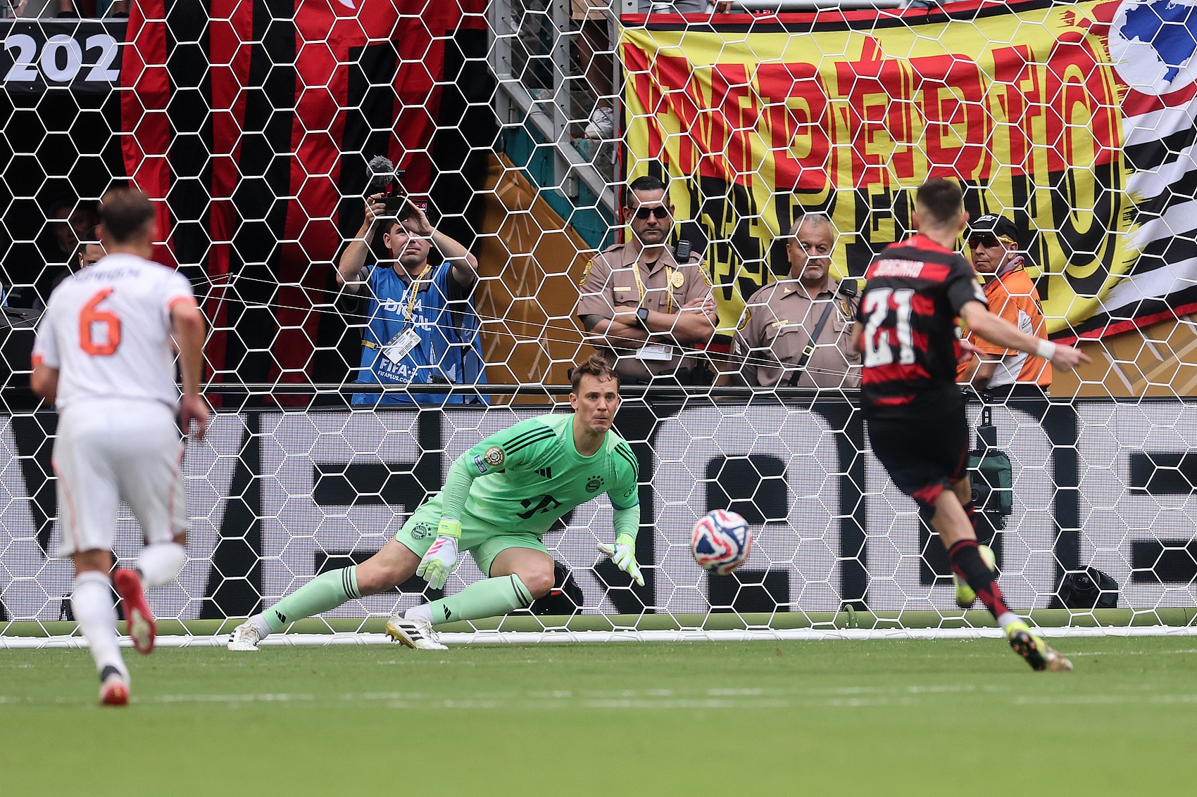 巨大的變化！ IFAB認為修改罰球規(guī)則：將罰球踢作為死球 而進攻方無法彌補射門！